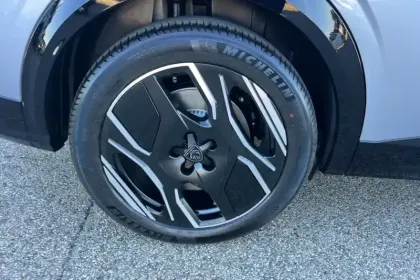 Photo 11 Peugeot 5008  Electrique 325 ch 4x4 73 kWh