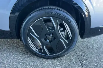 Photo 8 Peugeot 5008  Electrique 325 ch 4x4 73 kWh