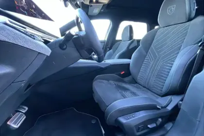 Photo 13 Peugeot 5008  Electrique 325 ch 4x4 73 kWh