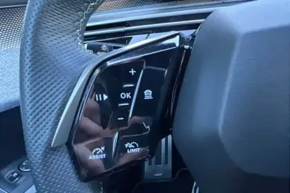 Photo 24 Peugeot 5008  Electrique 325 ch 4x4 73 kWh