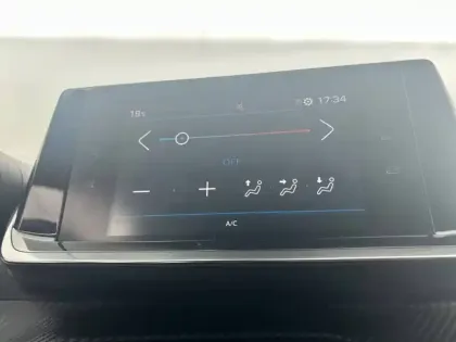 Photo 24 Peugeot 208  BlueHDi 100 S&S BVM6