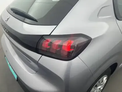 Photo 16 Peugeot 208  BlueHDi 100 S&S BVM6