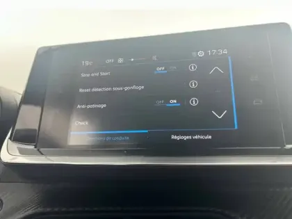 Photo 27 Peugeot 208  BlueHDi 100 S&S BVM6