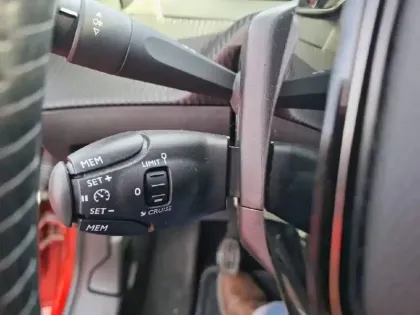 Photo 20 Peugeot 208  BlueHDi 100 S&S BVM6