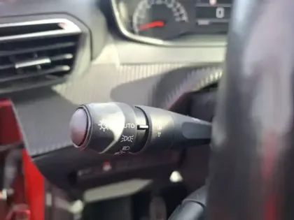 Photo 21 Peugeot 208  BlueHDi 100 S&S BVM6