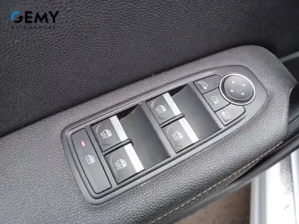 Photo 11 Renault Captur  E-Tech Plug-in 160