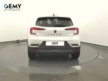 Photo 25 Renault Captur  E-Tech Plug-in 160