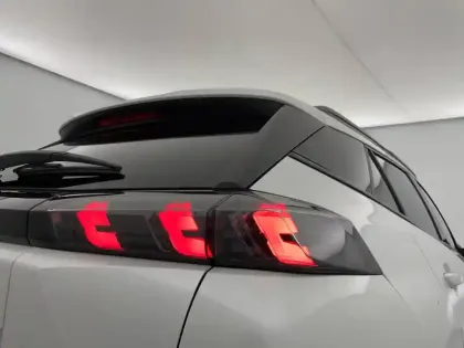 Photo 24 Peugeot 2008  PureTech 130 S&S EAT8