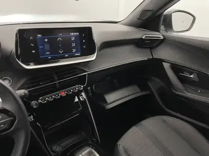 Photo 31 Peugeot 2008  PureTech 130 S&S EAT8