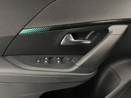 Photo 28 Peugeot 2008  PureTech 130 S&S EAT8