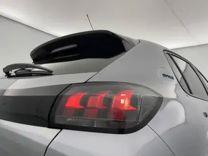 Photo 43 Peugeot 208  PureTech 75 S&S BVM5