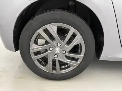 Photo 37 Peugeot 208  PureTech 75 S&S BVM5