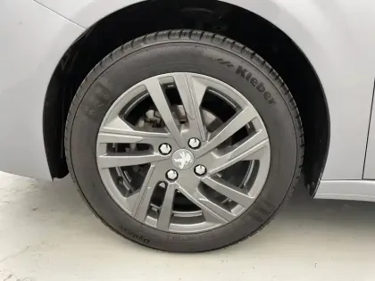 Photo 35 Peugeot 208  PureTech 75 S&S BVM5