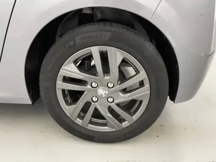 Photo 34 Peugeot 208  PureTech 75 S&S BVM5