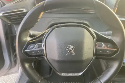 Photo 16 Peugeot 208  PureTech 75 S&S BVM5