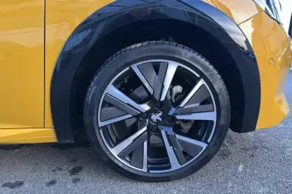 Photo 28 Peugeot 208  BlueHDi 100 S&S BVM6