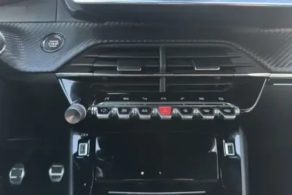 Photo 18 Peugeot 208  BlueHDi 100 S&S BVM6