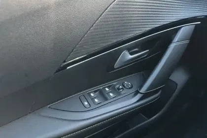 Photo 21 Peugeot 208  BlueHDi 100 S&S BVM6