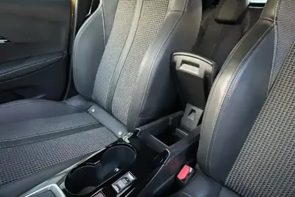 Photo 24 Peugeot 208  BlueHDi 100 S&S BVM6