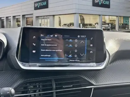 Photo 15 Peugeot 208  BlueHDi 100 S&S BVM6 Style