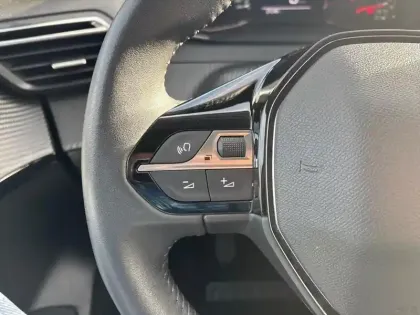 Photo 12 Peugeot 208  BlueHDi 100 S&S BVM6 Style