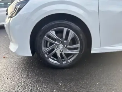 Photo 11 Peugeot 208  BlueHDi 100 S&S BVM6 Style