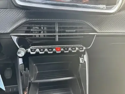 Photo 10 Peugeot 208  BlueHDi 100 S&S BVM6 Style