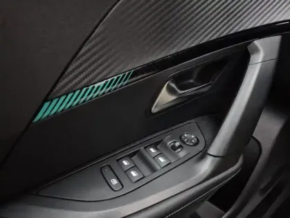 Photo 34 Peugeot 2008 II PureTech 130 S&amp;S EAT8 ALLURE PACK