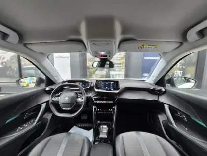 Photo 3 Peugeot 2008 II PureTech 130 S&amp;S EAT8 ALLURE PACK