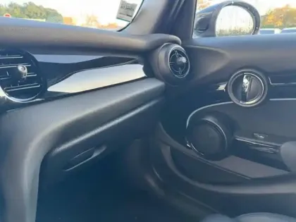 Photo 12 Mini Mini  5 Portes Cooper 136ch Edition Premium BVA7