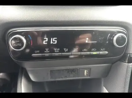 Photo 14 Toyota Yaris  116h Dynamic 5p MC24