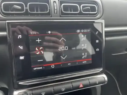 Photo 13 Citroën C3  1.2 PureTech 110ch S&S Saint James 121g