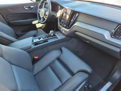 Photo 13 Volvo Xc60  T6 Hybride Rechargeable 253 + 145ch Plus Style Dark Geartronic 8 AWD