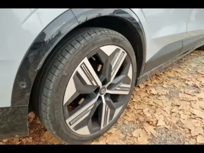 Photo 12 Renault Megane  E-Tech Electric EV60 220ch Iconic super charge -C