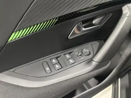 Photo 29 Peugeot 2008  e- 136ch Active