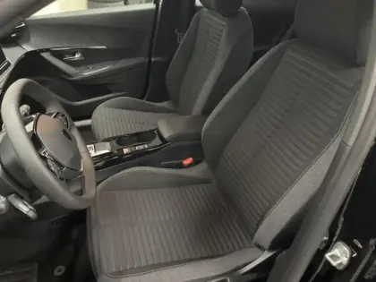 Photo 13 Peugeot 2008  e- 136ch Active