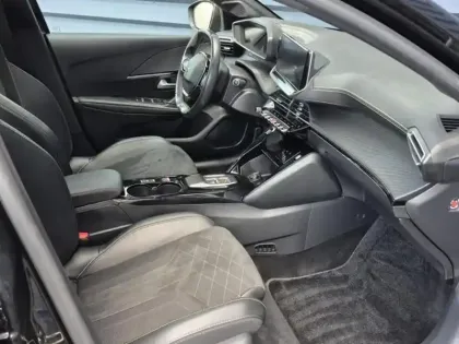 Photo 6 Peugeot 208  e- 136ch GT