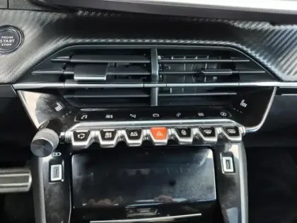 Photo 14 Peugeot 208  e- 136ch GT