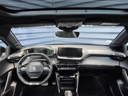 Photo 12 Peugeot 208  e- 136ch GT