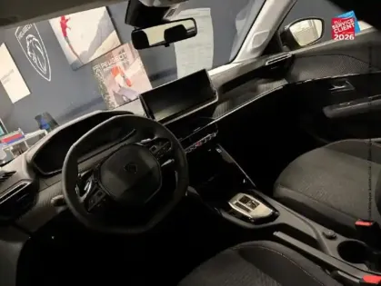 Photo 44 Peugeot 208  1.2 Hybrid 110ch Style e-DCS6