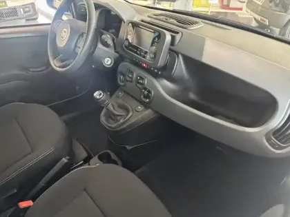 Photo 12 Fiat Panda  Pandina 1.0 65ch BSG S&S Icône