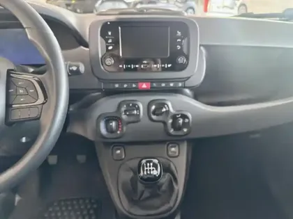 Photo 11 Fiat Panda  Pandina 1.0 65ch BSG S&S Icône