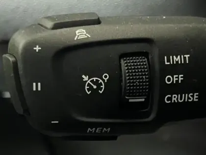 Photo 13 Peugeot 208  e- 136ch GT Pack