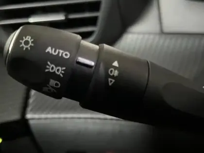 Photo 14 Peugeot 208  e- 136ch GT Pack