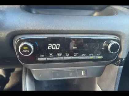 Photo 14 Toyota Yaris  116h Dynamic 5p MY22