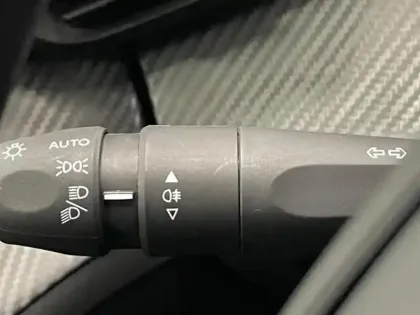 Photo 10 Peugeot 208  Affaire 1.5 BlueHDi 100 Premium Pack