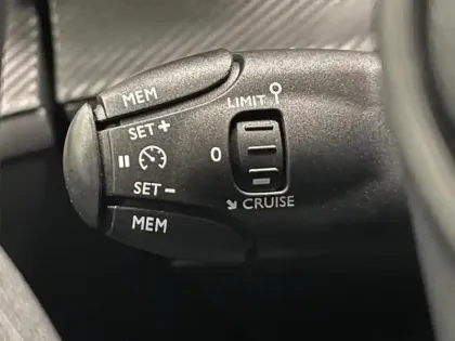 Photo 12 Peugeot 208  Affaire 1.5 BlueHDi 100 Premium Pack