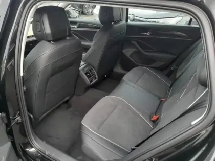 Photo 9 Volkswagen Passat  SW 1.5 eTSI 150ch Life Plus DSG7