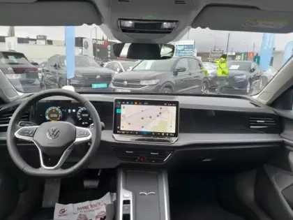 Photo 11 Volkswagen Passat  SW 1.5 eTSI 150ch Life Plus DSG7