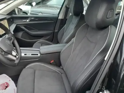 Photo 13 Volkswagen Passat  SW 1.5 eTSI 150ch Life Plus DSG7